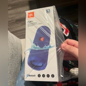 JBL Flip 4 portable Bluetooth speaker new in box